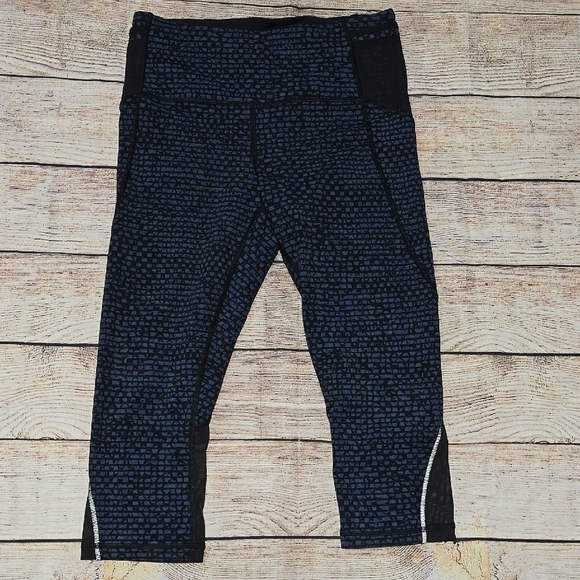 Lululemon Free Runner Crop Size 6 - Picture 4 of 7